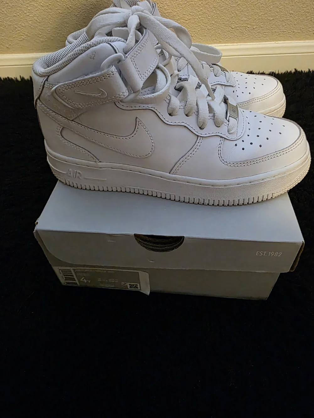 Nike Air Force 1 Mid White Unisex Kids US 4 Mid Top Leather Strap Sneaker